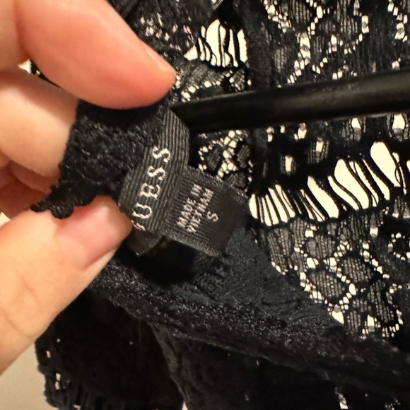 🆓 with $30 purchase Guess Lace Top - Picture 4 of 6